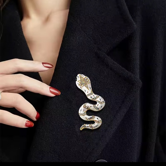 Serpenti White Gold Crystal Mystic Snake Brooch - Picture 3 of 5